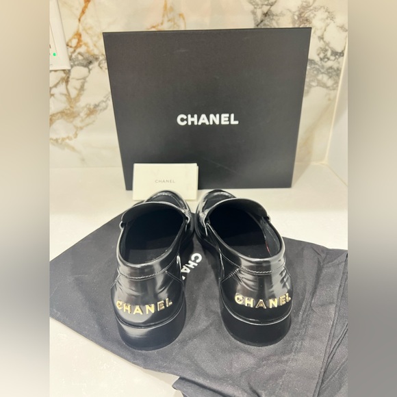 S23 Chanel Women’s Black Leather Loafers Gold Hardware 39 - Picture 4 of 14